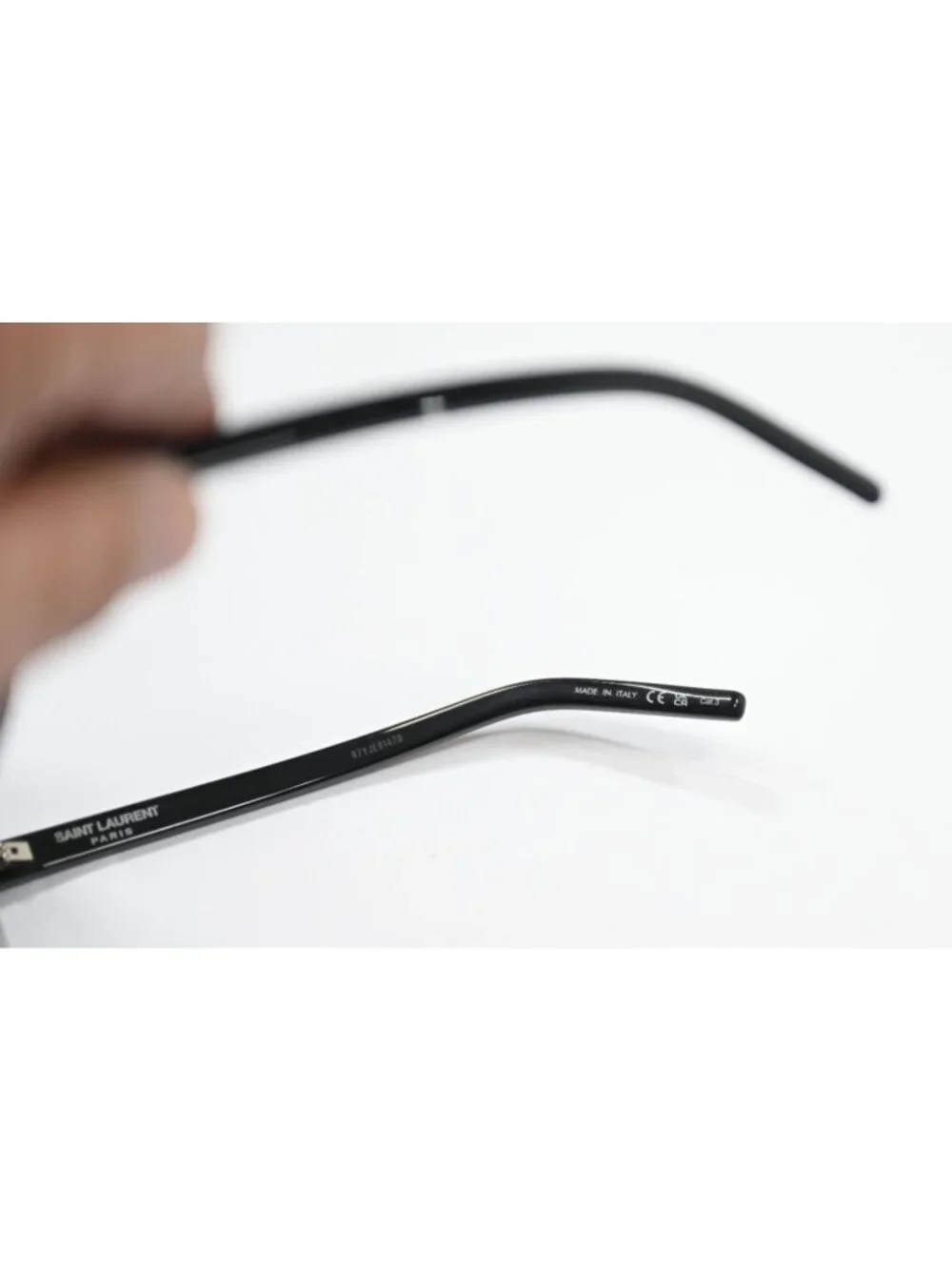 Saint Laurent SL-557 Shade 001 Sunglasses in Black - Picture 5 of 7